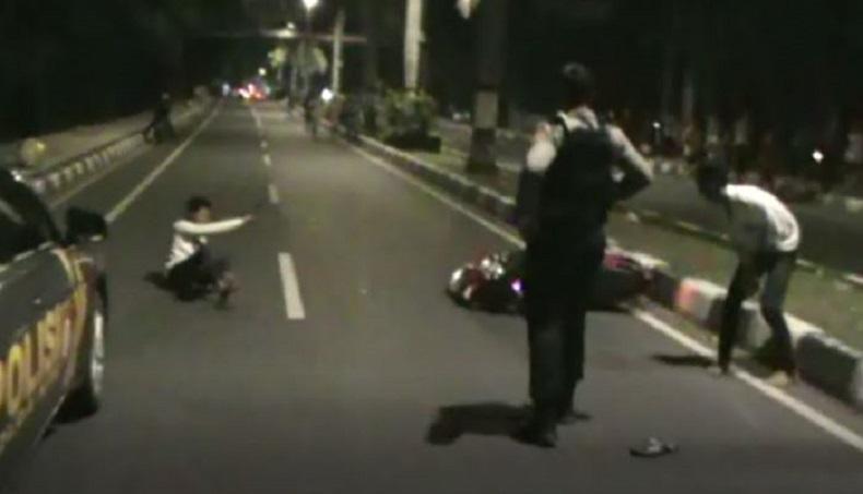Razia Balapan Liar di Mataram, Pembalap Motor Nekat Tabrak Polisi