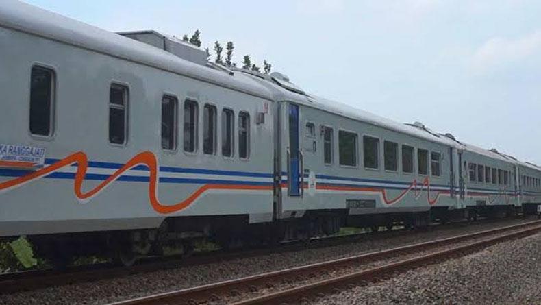 Ratusan Penumpang KA Ranggajati Kepanasan akibat Gerbong Pembangkit Listrik Mati