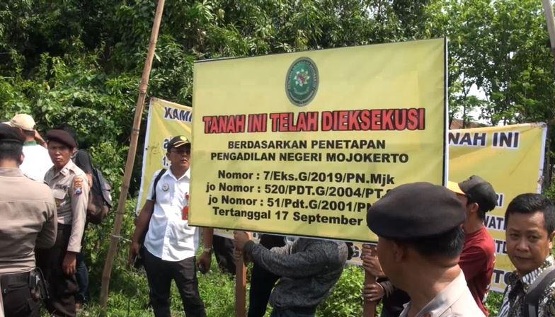 Ahli Waris Hadang Juru Sita, Eksekusi Lahan di Mojokerto Ricuh
