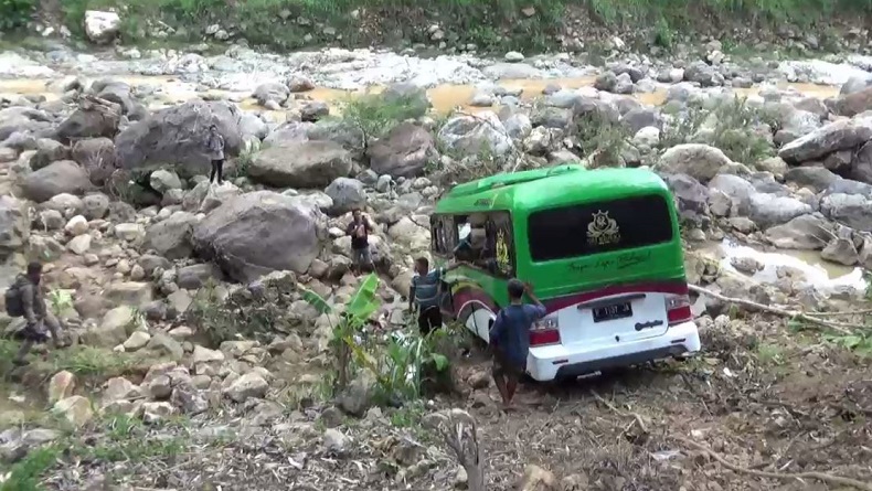Bus Rombongan Keluarga Pegawai Kemenag Kediri Kecelakaan di Pacitan, 3 Korban Luka