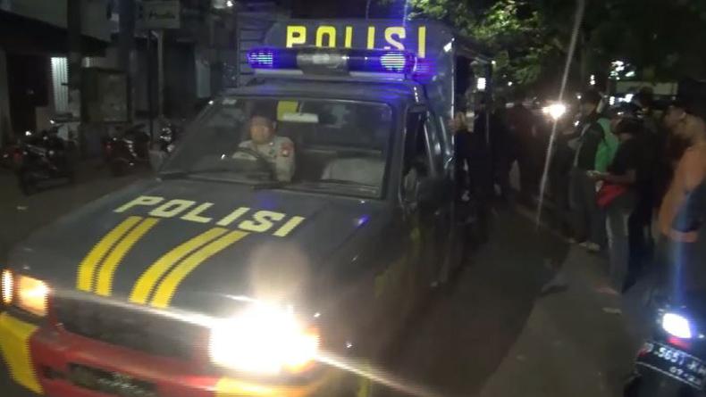 Kecelakaan Tunggal, Polisi Tabrak Tiang Reklame di Jalan Andalas Makassar