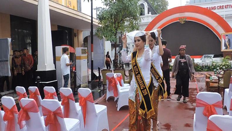 Hujan Bubarkan Puncak Hari Ibu di Semarang, Istri Wapres dan Menteri Diungsikan