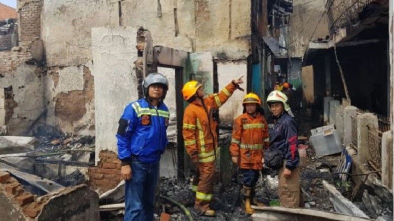 Belasan Rumah  di  Bandung  Terbakar 15 Unit Mobil  Damkar 