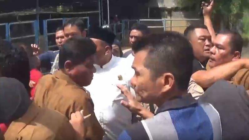 Penertiban Peternakan Ilegal di Deliserdang Ricuh, Camat Nyaris Jadi Bulan-bulanan Warga