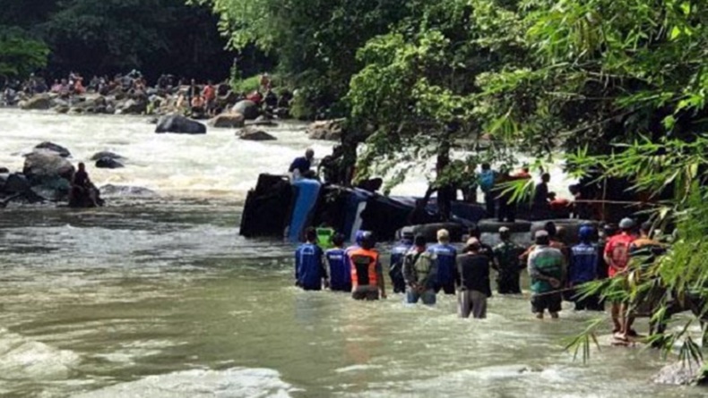 title Sebelum Jatuh ke Jurang, Sopir Bus Sriwijaya Diduga Tak Injak Rem Sebelum Jatuh ke Jurang, Sopir Bus Sriwijaya Diduga Tak Injak Rem