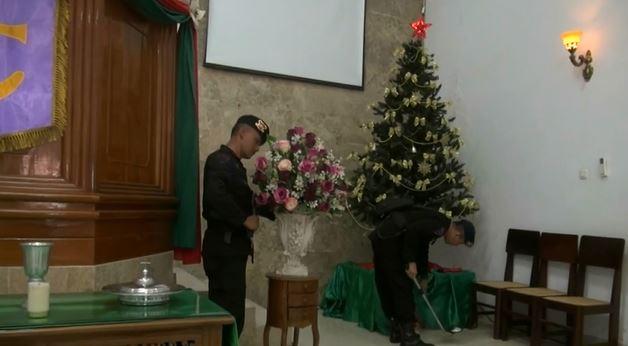Jelang Natal, Polisi Sterilisasi Gereja di Subang
