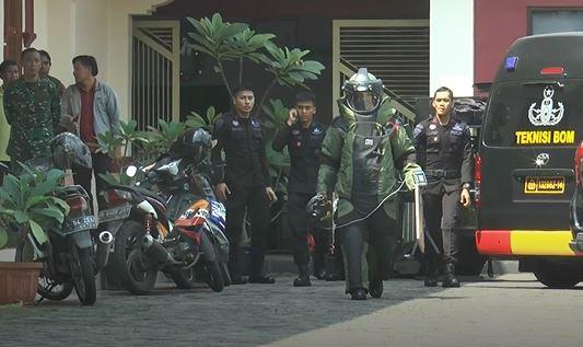 Masjid Mujahidin Makassar Diteror Bom OTK, Tim Jihandak Sterilisasi Lokasi