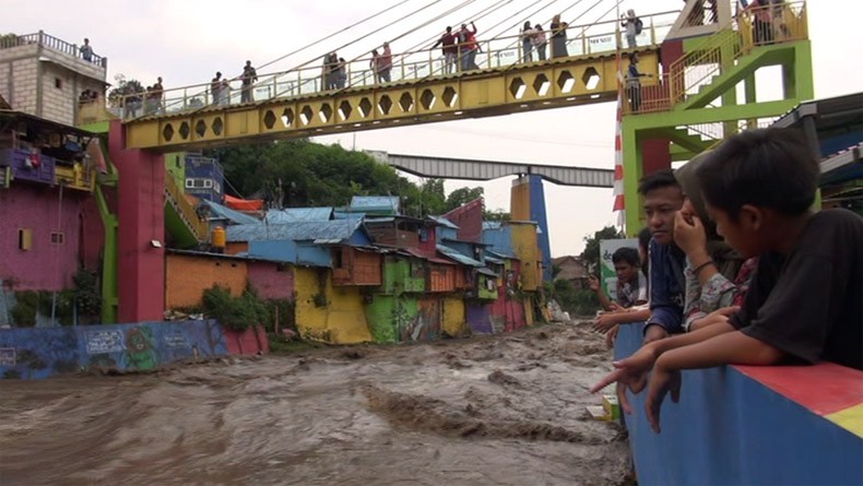 FotoFoto Kampung Warna Warni Jodipan Malang Diterjang Banjir