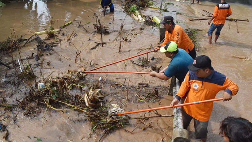 Air Sungai Meluap, Permukiman Warga Madiun Terendam Banjir - Bagian 1