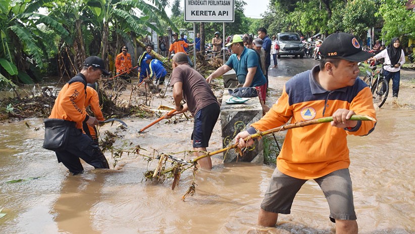 Air Sungai Meluap, Permukiman Warga Madiun Terendam Banjir - Bagian 2