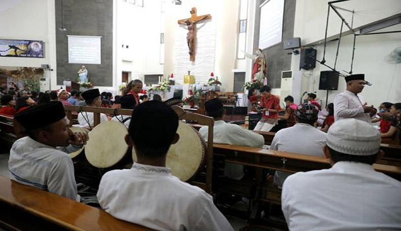Tabuhan Rebana Santri Iringi Misa Natal di Gereja Mater Dei Semarang