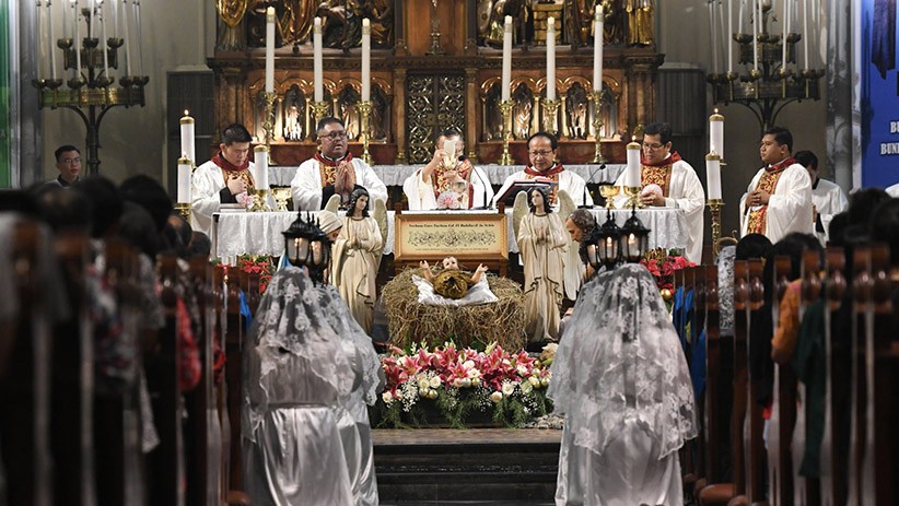 Ibadah Misa Natal di Gereja Katedral Jakarta Berlangsung Khidmat - Bagian 1