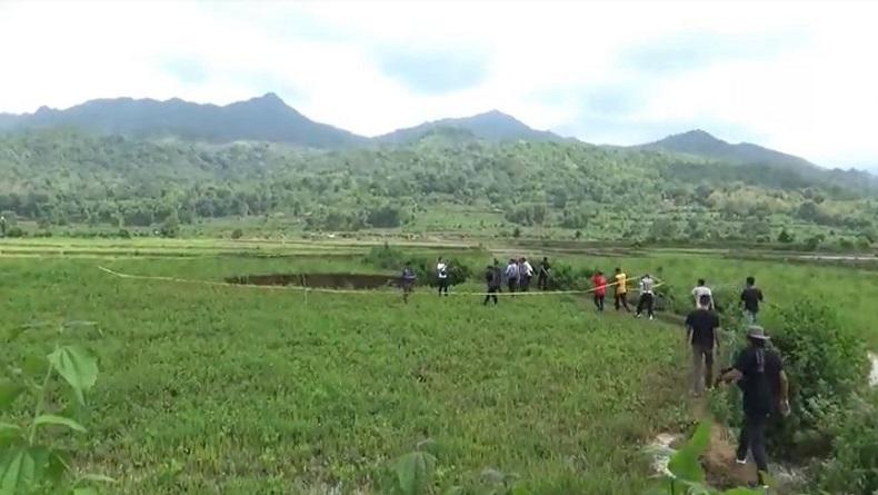 Khawatir Longsor, Polisi Memperluas Jangkauan Area Aman di Lubang Raksasa Maros