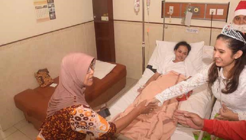RS Elisabeth Semarang Berbagi Kebahagiaan Natal bersama Pasien