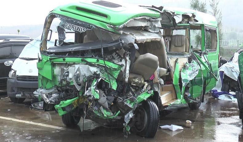 Kronologi Kecelakaan 3 Kendaraan di Tol Semarang-Batang, Sopir Minibus Diduga Ngantuk