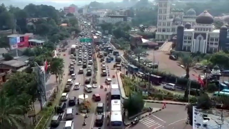 Polisi akan Berlakukan Sistem One Way di Puncak Bogor hingga Senin