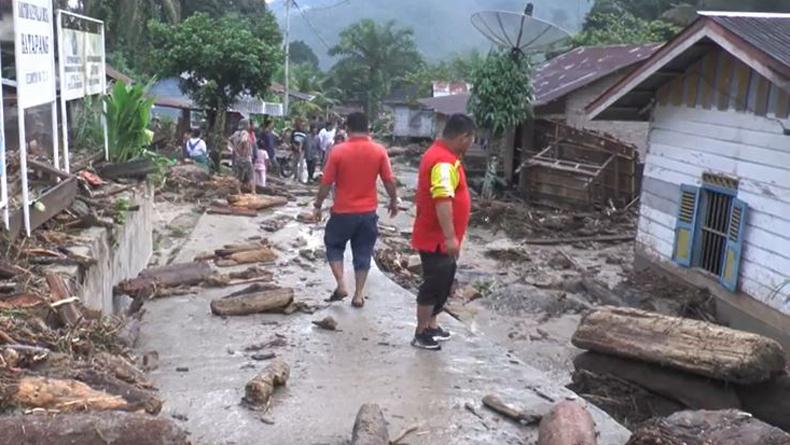 Banjir Bandang Labura: 122 Rumah Rusak, Warga Menangis Kehilangan Tempat Tinggal