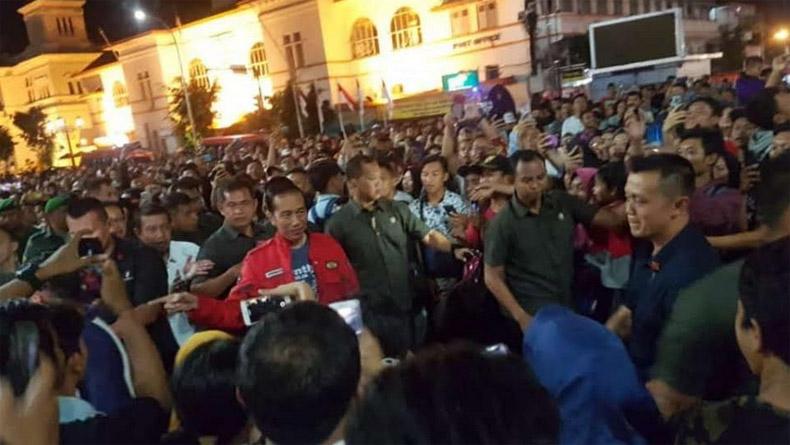Malam Tahun Baru, Jokowi Sapa Warga di Titik Nol Kilometer Yogyakarta