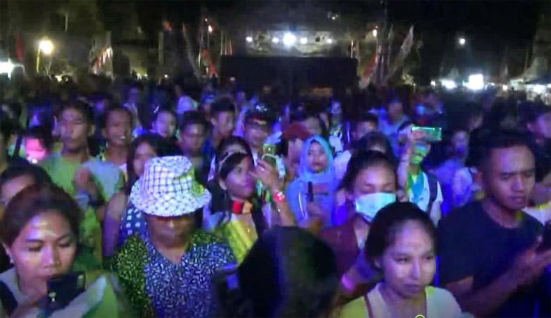 Malam Tahun Baru, Langit Badung Bali Dihiasi 20.000 Kembang Api