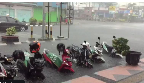 Banjir Terjang Sejumlah Wilayah di Klaten usai Diguyur Hujan Deras