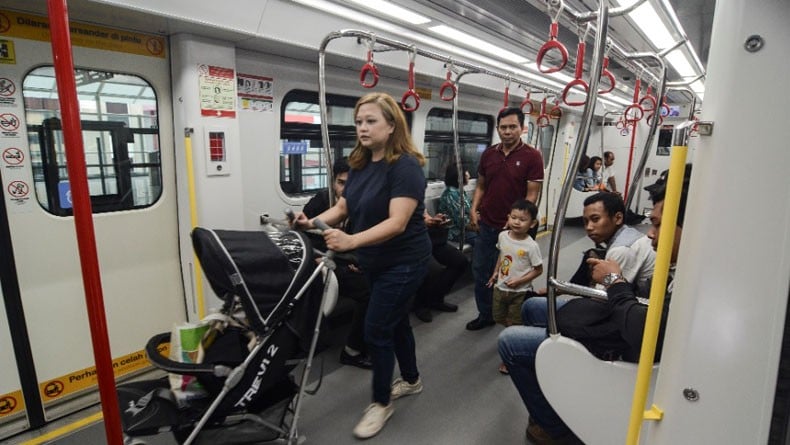  Covid  19 LRT  Jakarta  Hanya Angkut 500 Penumpang Sehari