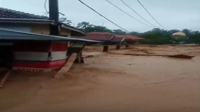 Banjir Bandang Terjang Lebak Banten, Puluhan Rumah Rusak, 1 Orang Hilang