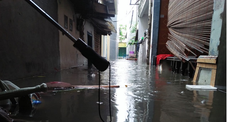 Banjir di Cengkareng Capai Pinggang Orang Dewasa
