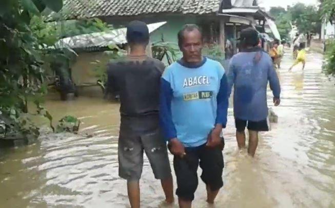 Ratusan Rumah Terendam Banjir Di Ciasem Subang