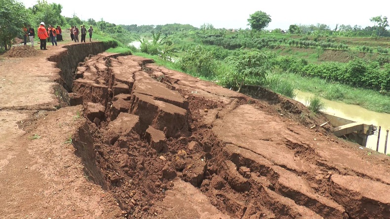 Tanggul Sungai Bodri Kendal Bocor, Puluhan Warga Diungsikan ke Masjid