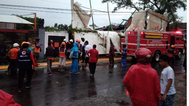 Hujan Disertai Angin Kencang Terjang Ponggok Klaten, Sejumlah Rumah Rusak