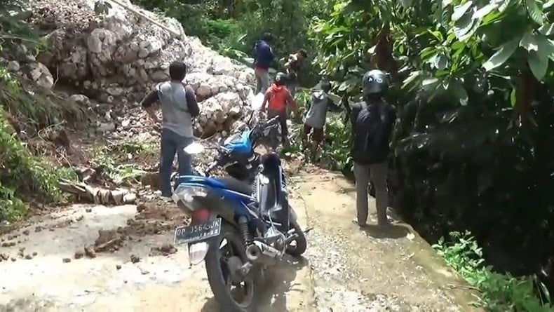 6 Hari Tertutup Longsor, Jalan Akses Utama di Malimbong Balepe Tana Toraja Bisa Dilalui Motor
