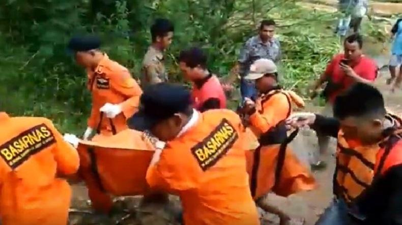 Hanyut 4 Km di Sungai Jepara, Jasad Bocah 11 Tahun Tersangkut Kumpulan Enceng Gondok
