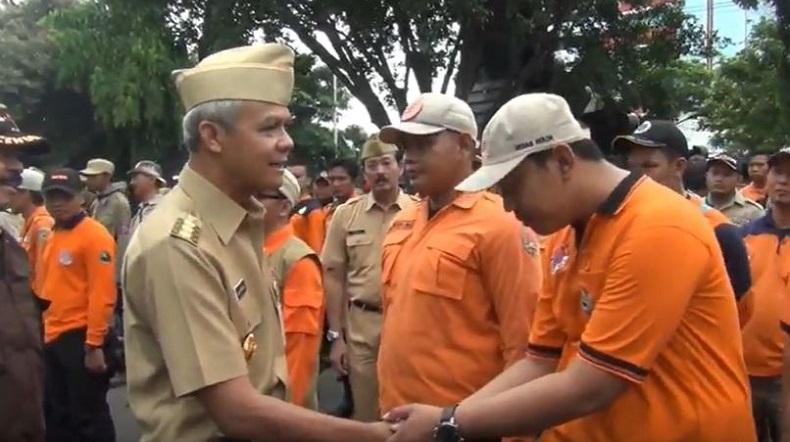 Ganjar Pranowo Lepas 100 Relawan Bencana ke Jakarta dan Jabar