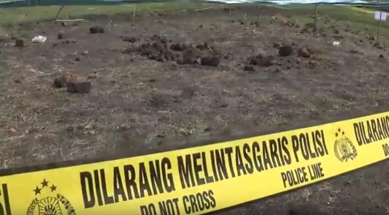 Semburan Asap dan Gas Muncul di Surabaya, Petugas Pasang Garis Polisi