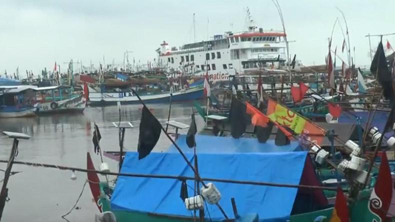 Pelayaran ke Karimunjawa Dihentikan akibat Cuaca Buruk, Penumpang Kapal Menginap