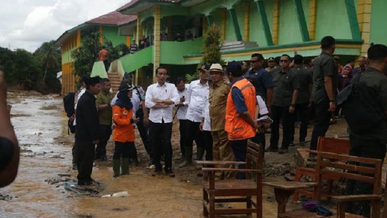 Jokowi Targetkan Pembangunan 30 Jembatan Putus di Lebak Rampung 4 Bulan