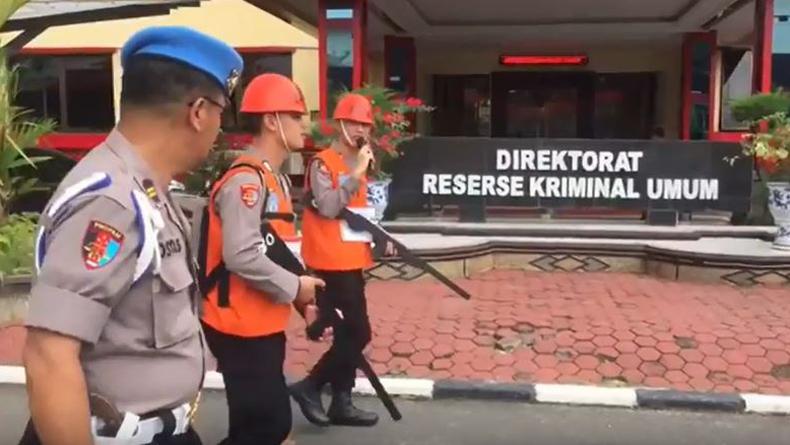 Rekam Polwan Mandi dan Positif Narkoba, 2 Oknum Polisi Diarak Keliling Polda Sumut