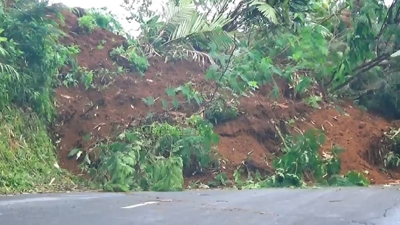 Tebing 20 Meter Longsor, Jalan Penghubung Banjarnegara-Pekalongan Tak Bisa Diakses