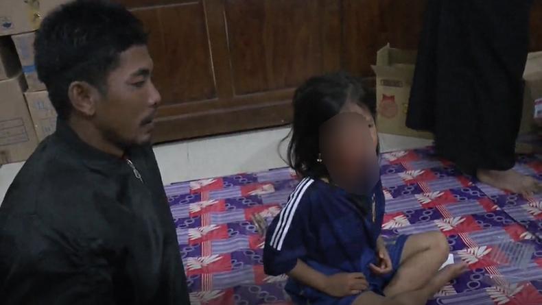 title Bocah Korban Banjir Demak Diserang Kucing saat Tidur di Tenda Pengungsian Bocah Korban Banjir Demak Diserang Kucing saat Tidur di Tenda Pengungsian