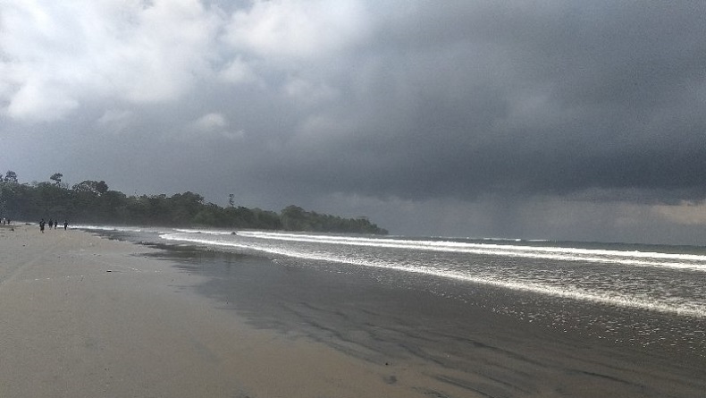 3 Wisatawan Tewas Terseret Ombak, Bupati Garut Akan Tutup Pantai Cijeruk