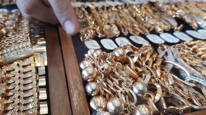 Terekam CCTV, Ini Aksi Emak-emak Gasak Emas 29 Gram di Tasikmalaya