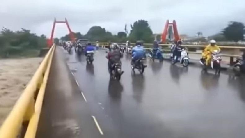 Kabar Viral Jembatan Kembar di Gowa Nyaris Roboh Ternyata Hoaks