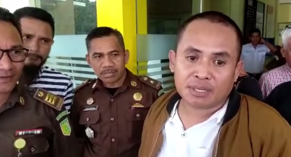 title Kejari Muna Tahan Wakil Ketua DPRD Buton Utara atas Kasus Penganiayaan Warga Kejari Muna Tahan Wakil Ketua DPRD Buton Utara atas Kasus Penganiayaan Warga