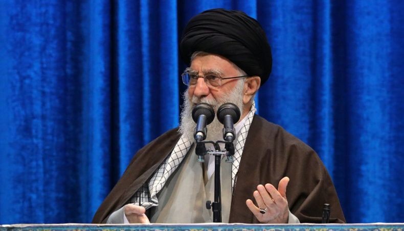 Pemimpin Tertinggi Iran Khamenei Sebut Uni Emirat Khianati Dunia Islam