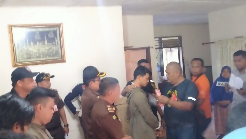 title Eksekutor Hakim Jamaluddin Terancam Vonis Mati, Pengacara: Reza Bukan Tipe Pembunuh Eksekutor Hakim Jamaluddin Terancam Vonis Mati, Pengacara: Reza Bukan Tipe Pembunuh