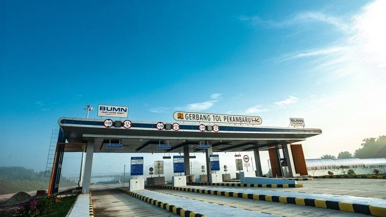 title Mobilio Tabrak Truk Tronton di Tol Pekanbaru-Dumai, 2 Orang Tewas dan 3 Luka Mobilio Tabrak Truk Tronton di Tol Pekanbaru-Dumai, 2 Orang Tewas dan 3 Luka