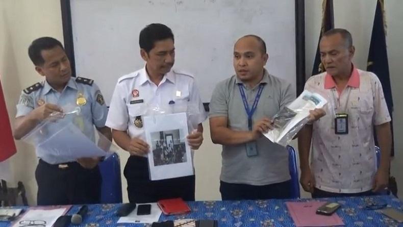 Editor Mongabay Ditahan, Imigrasi Palangkaraya: Philip Jacobson Langgar Izin Tinggal