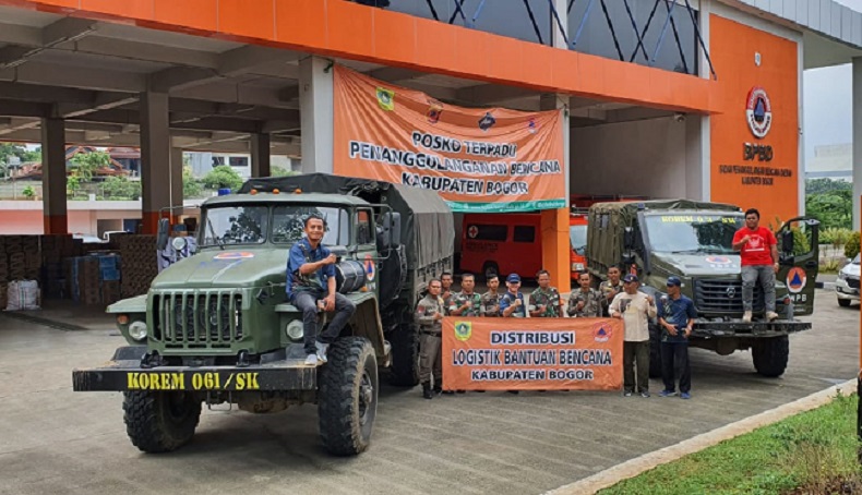 BNPB Distribusi Bantuan Gunakan Truk GAZ Sadko ke Sukajaya Bogor