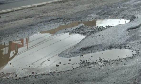 Jalan Penghubung Kota Bekasi dan Kabupaten Bekasi Rusak Parah