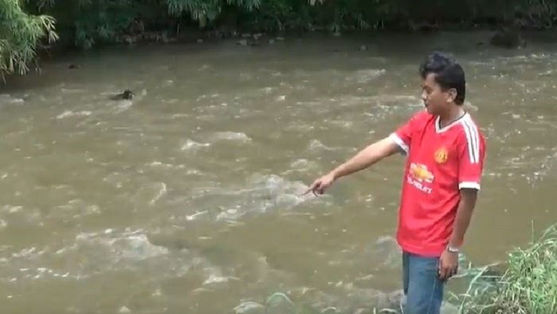 Sungai di Blitar Jadi Pekat dan Bau, Diduga akibat Limbah Kotoran Sapi Peternakan